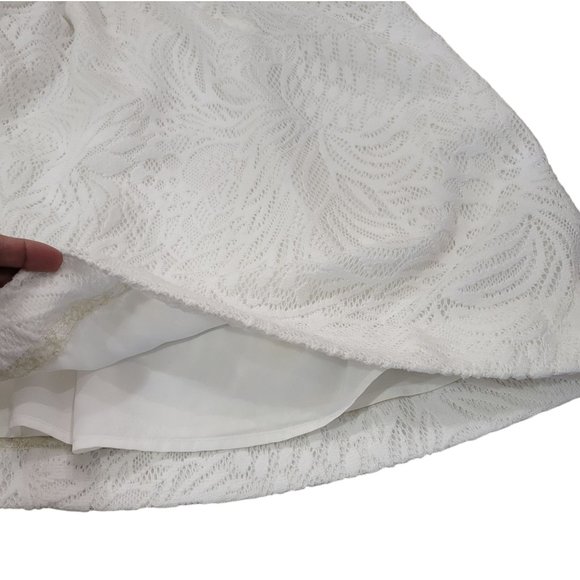 Lilly Pulitzer - White Lace Midi Dress W/ Halter Neckline, size 00 - Picture 6 of 7